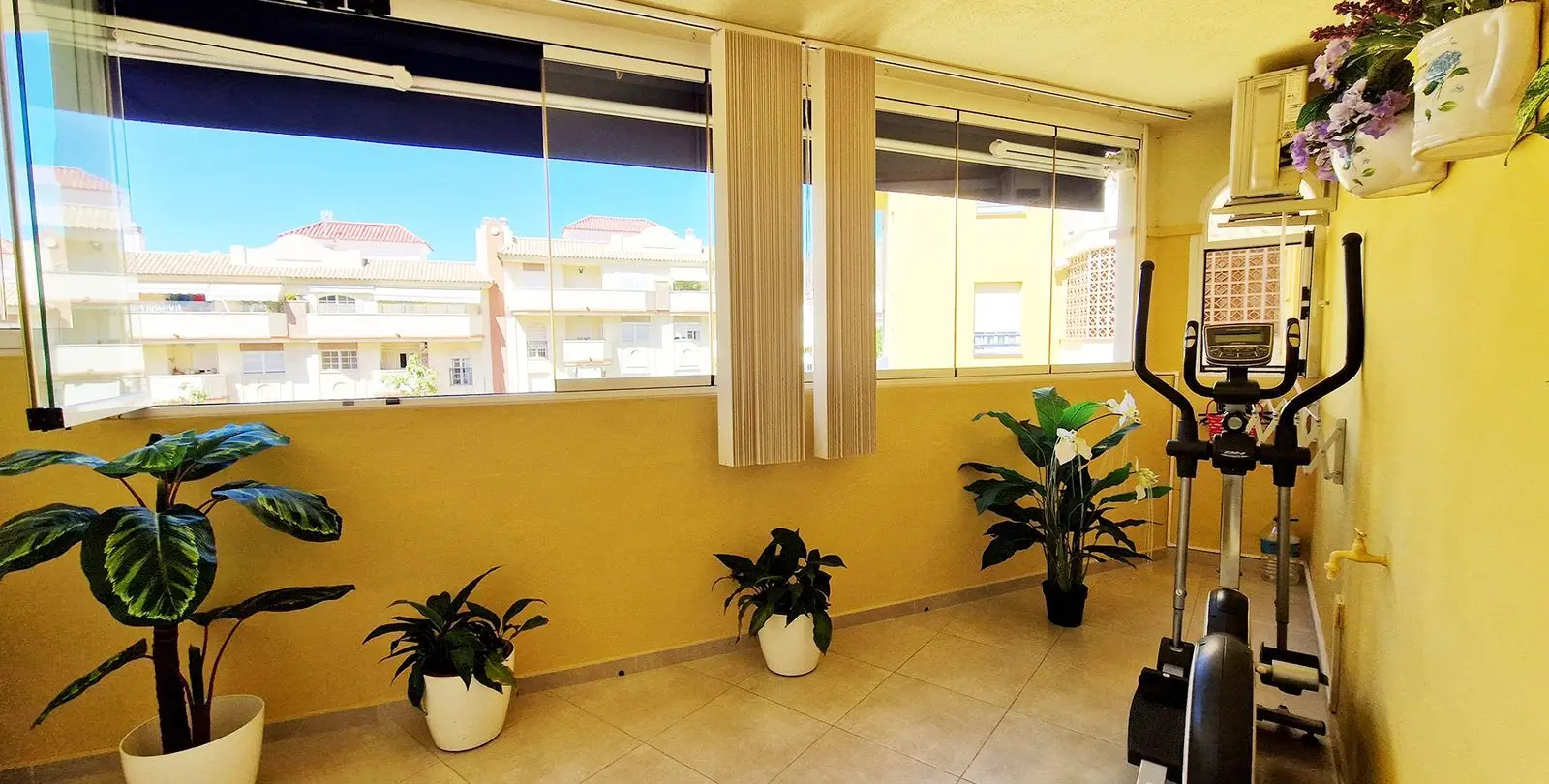 Venta de apartamento en planta media en Benalmadena 5
