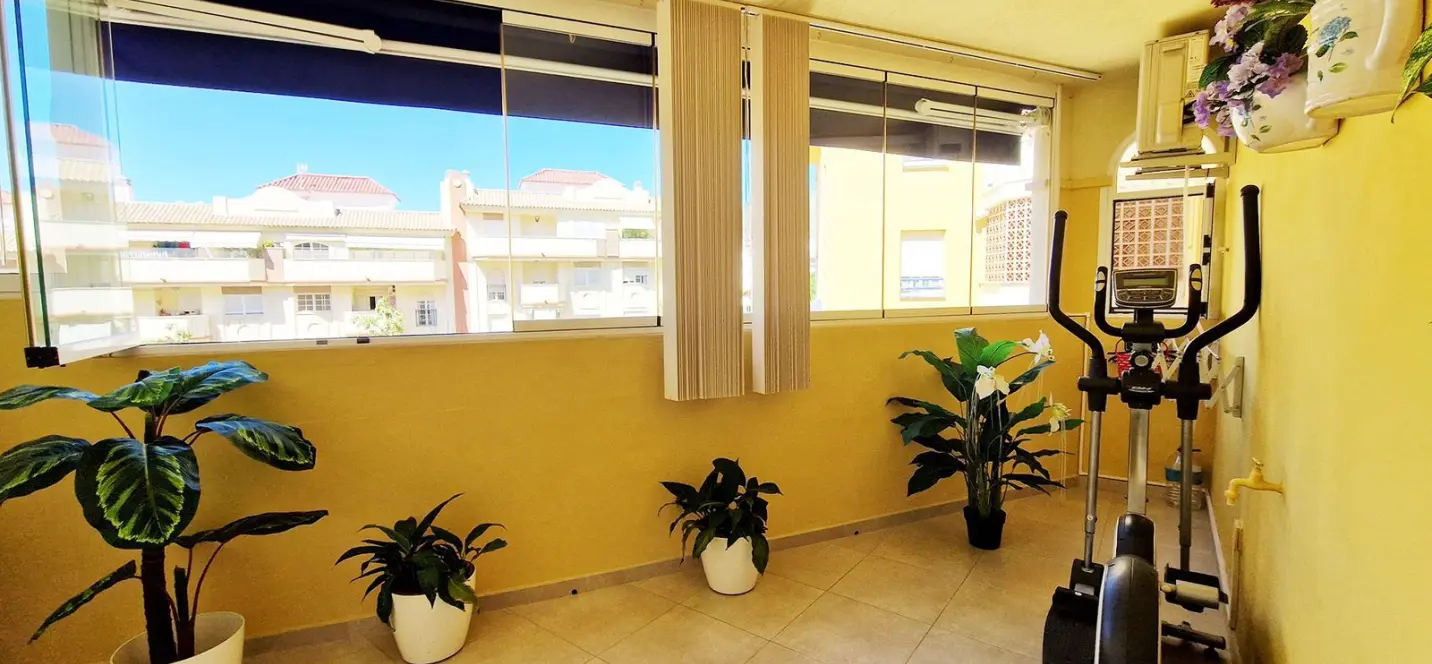 Sale of middle floor apartment in Benalmadena 4