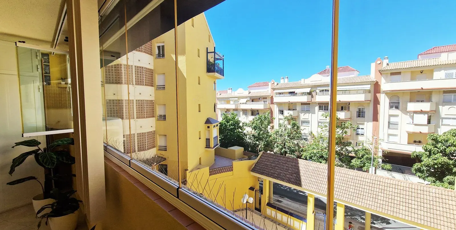 Venta de apartamento en planta media en Benalmadena 10