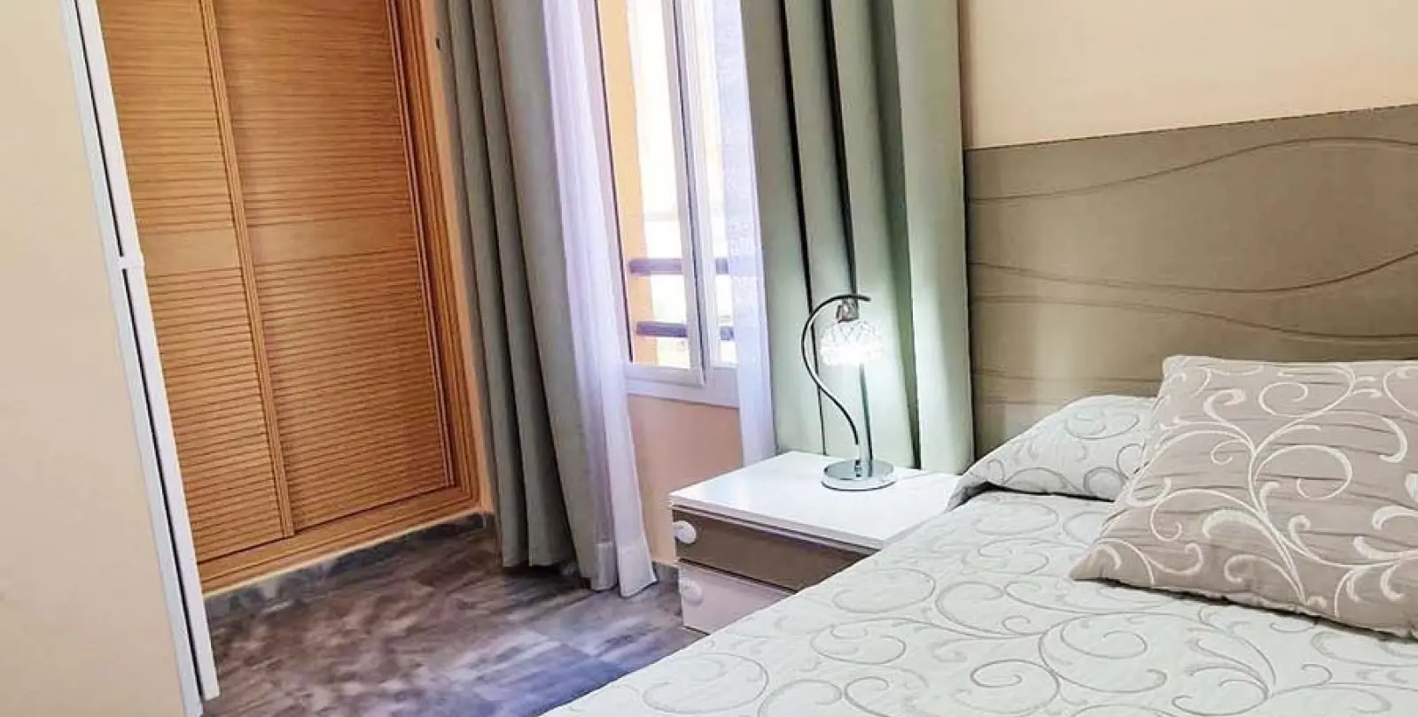 Venta de apartamento en planta media en Benalmadena 25