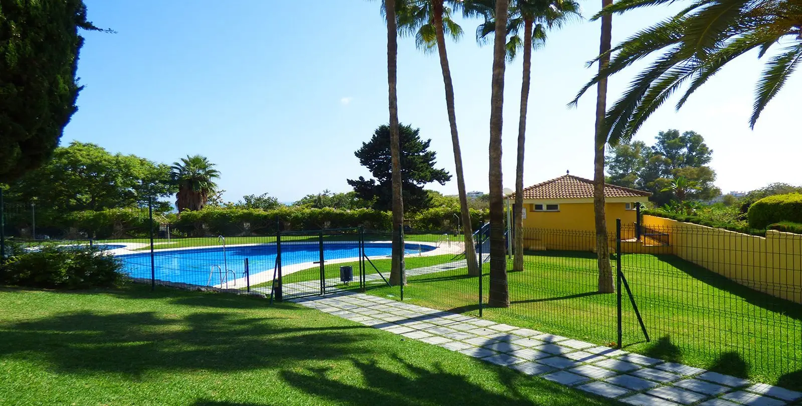 Venta de apartamento en planta media en Benalmadena 45
