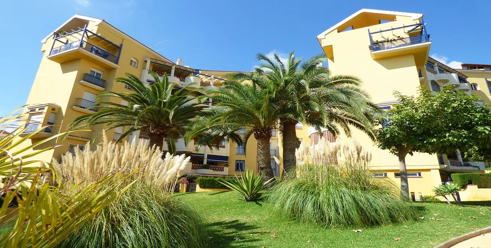 Venta de apartamento en planta media en Benalmadena 46