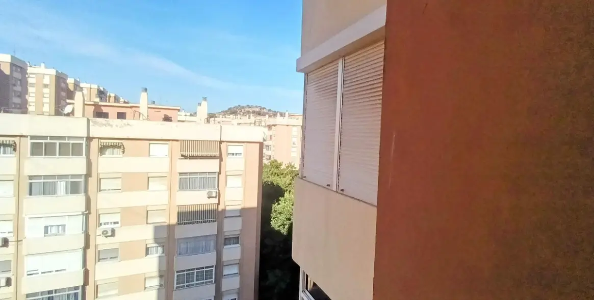 Sale of middle floor apartment in La Roca 5