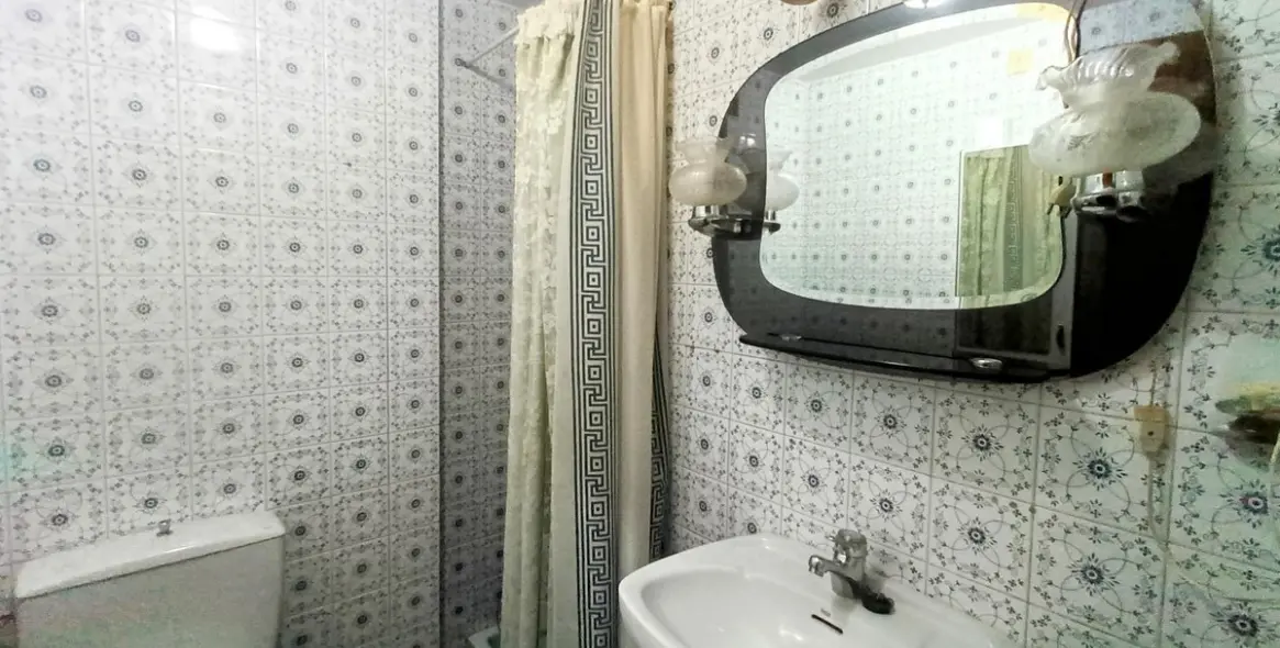 Sale of middle floor apartment in La Roca 17