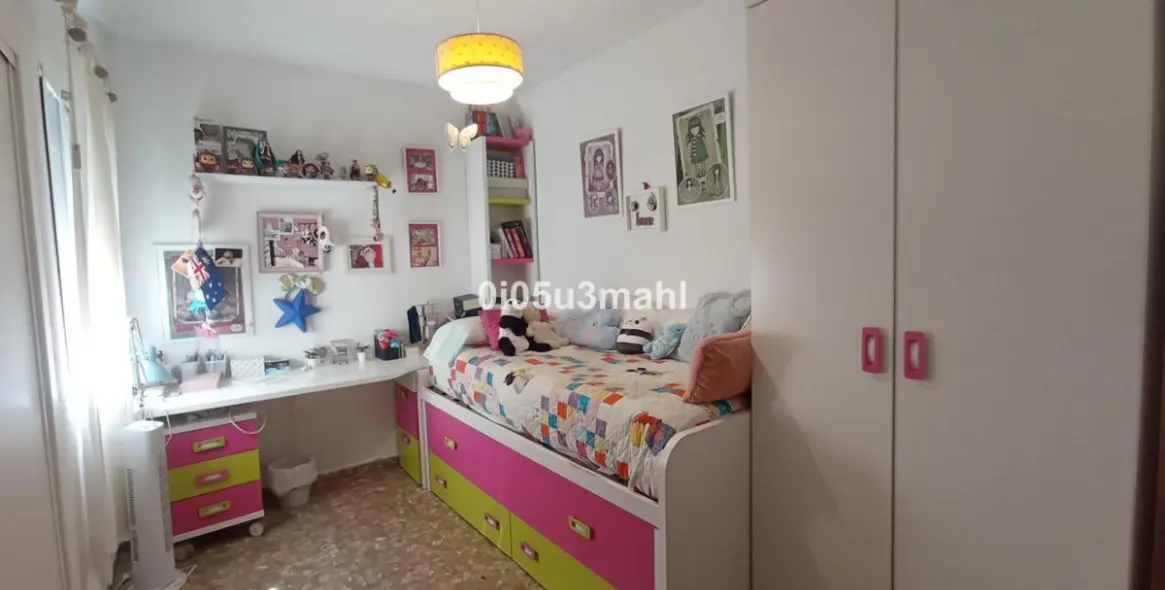 Sale of middle floor apartment in La Trinidad 21