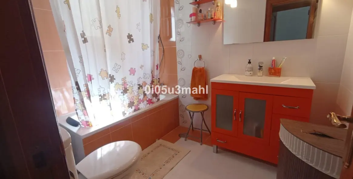 Sale of middle floor apartment in La Trinidad 22