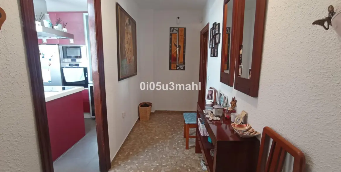 Sale of middle floor apartment in La Trinidad 23