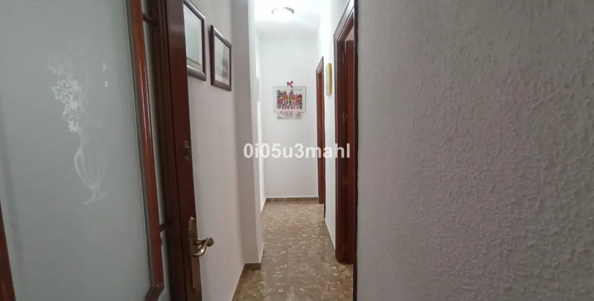 Sale of middle floor apartment in La Trinidad 25