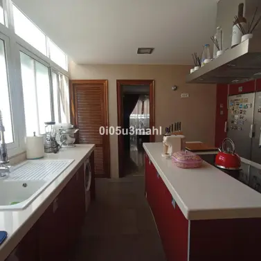 Venta de apartamento en planta media en La Trinidad
