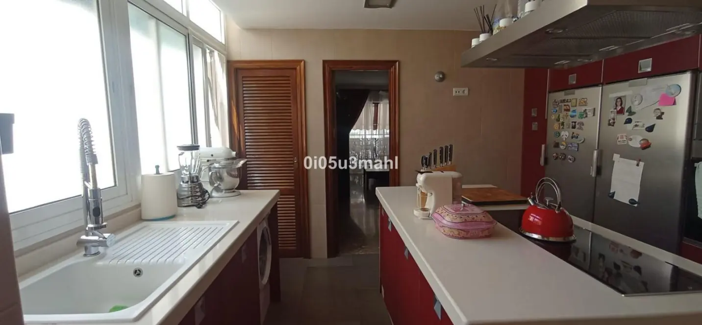 Sale of middle floor apartment in La Trinidad 2