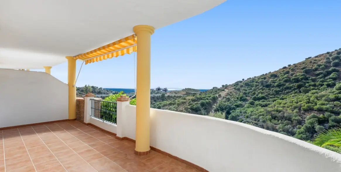 Продажа апартаментов на среднем этаже в Calahonda 1