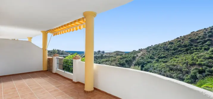 Продажа апартаментов на среднем этаже в Calahonda 0