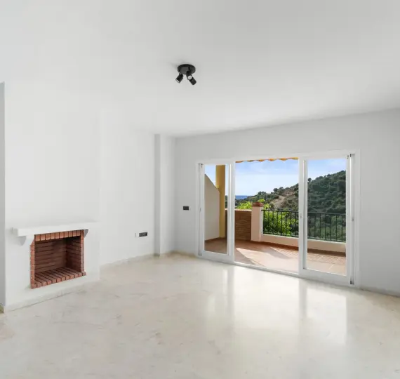 Продажа апартаментов на среднем этаже в Calahonda