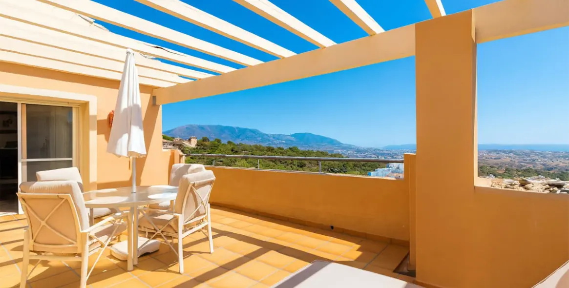 Sale of penthouse in La Mairena 1