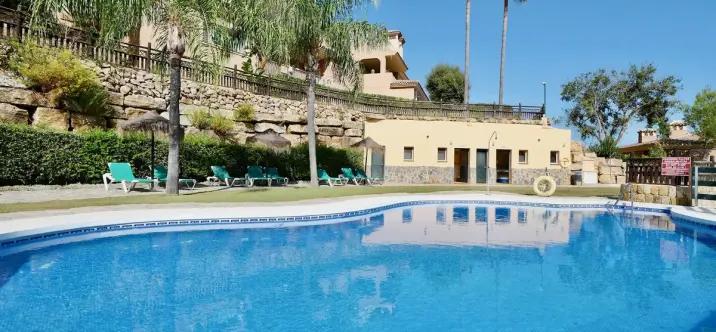 Sale of penthouse in La Mairena 1