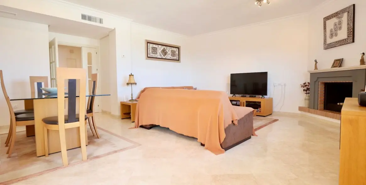 Sale of penthouse in La Mairena 4