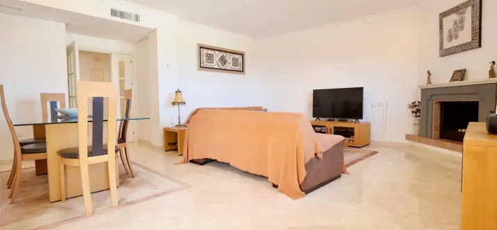 Sale of penthouse in La Mairena 3