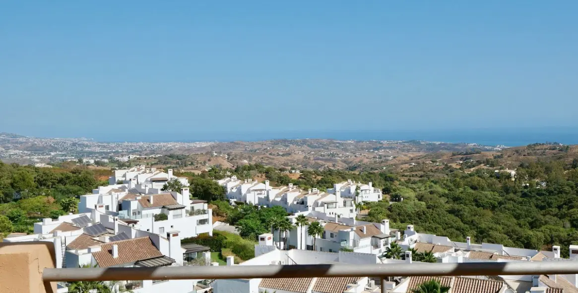 Sale of penthouse in La Mairena 5