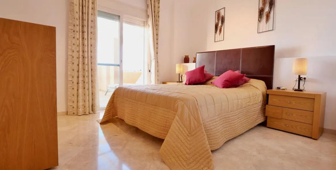 Sale of penthouse in La Mairena 9