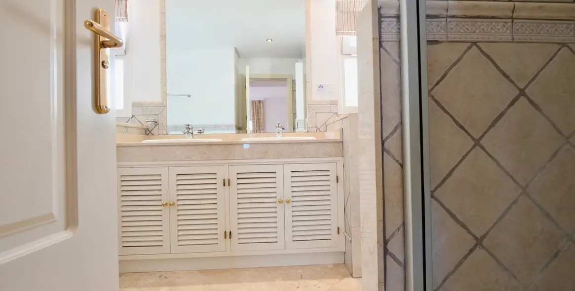 Sale of penthouse in La Mairena 12