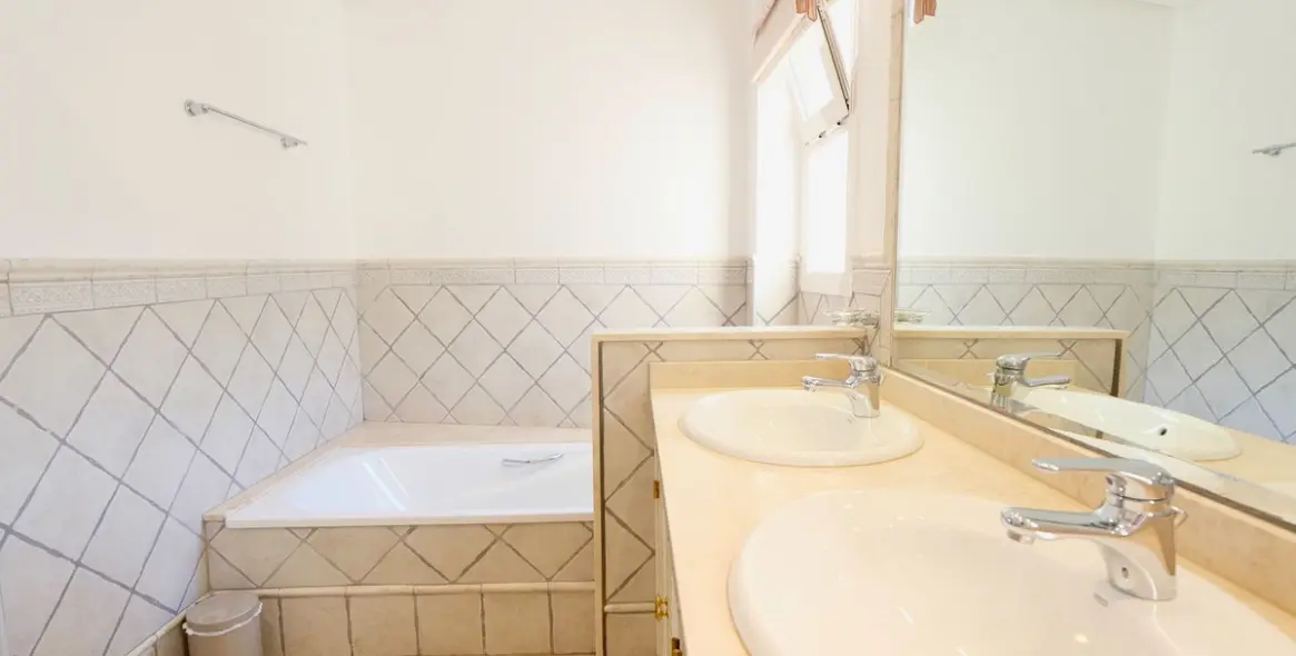 Sale of penthouse in La Mairena 13