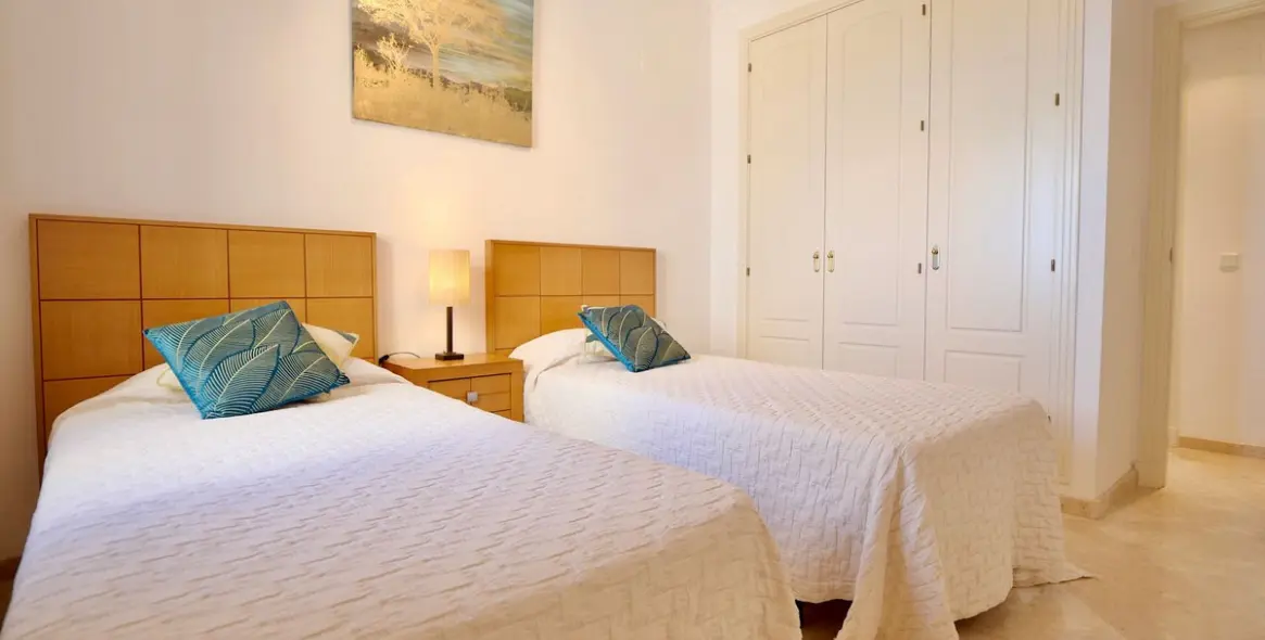 Sale of penthouse in La Mairena 14