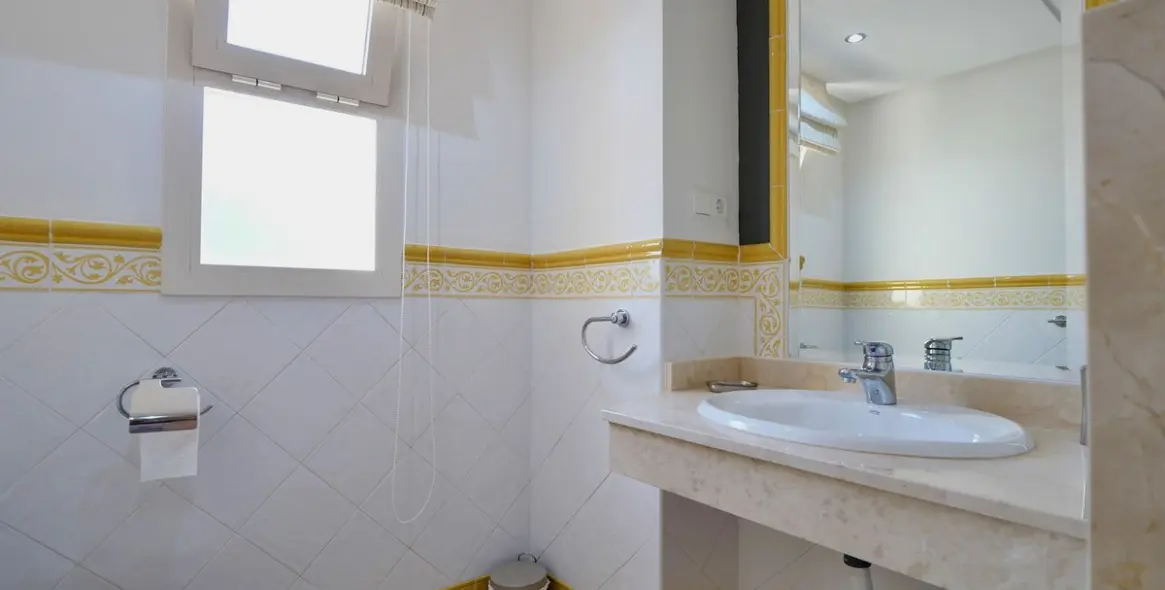 Sale of penthouse in La Mairena 16