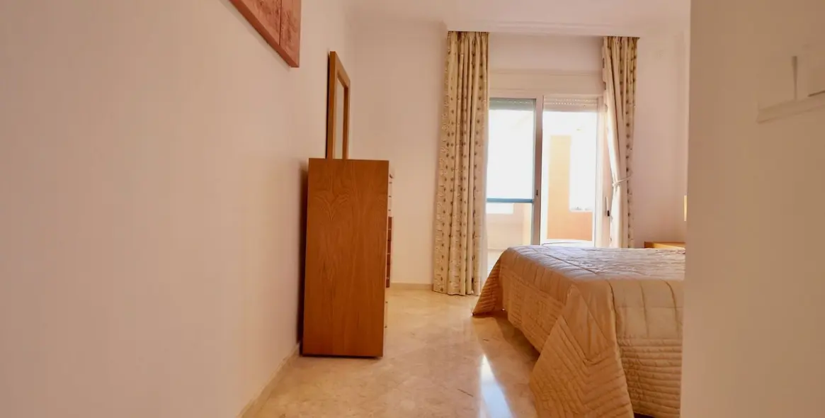 Sale of penthouse in La Mairena 18