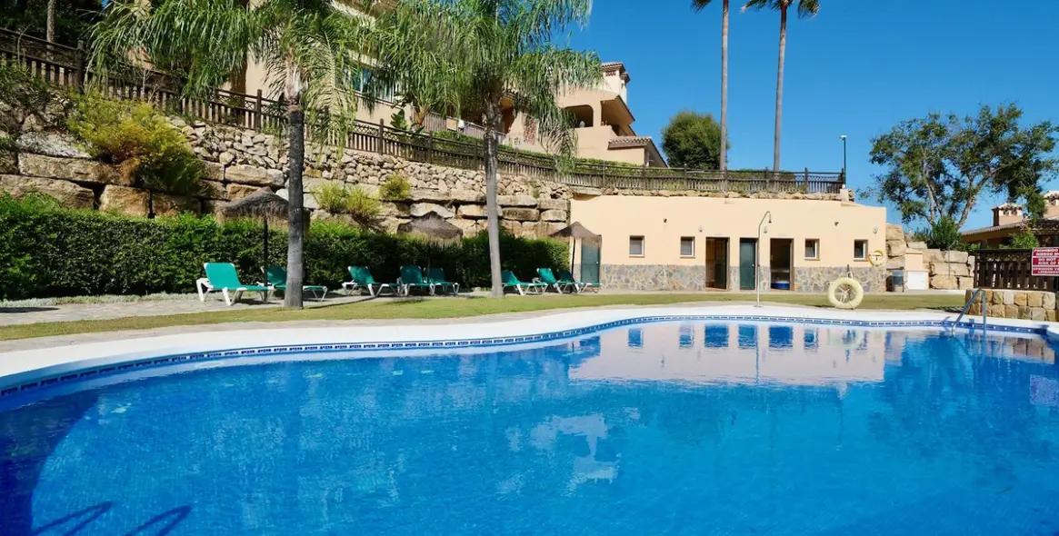 Sale of penthouse in La Mairena 20