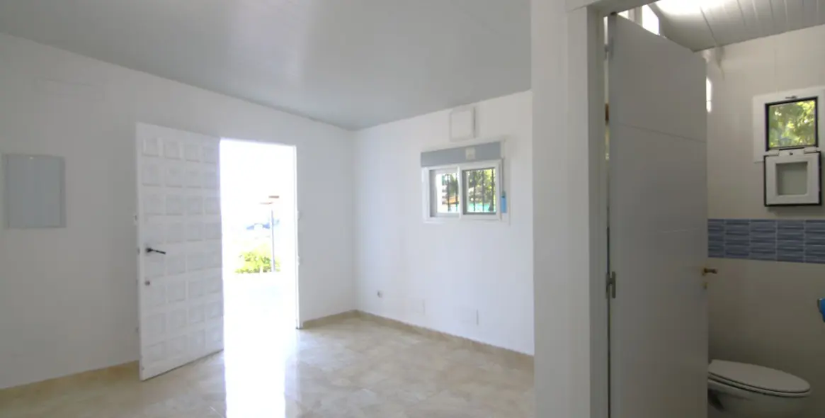 Продажа  отдельно стоящей виллы в Alora 22