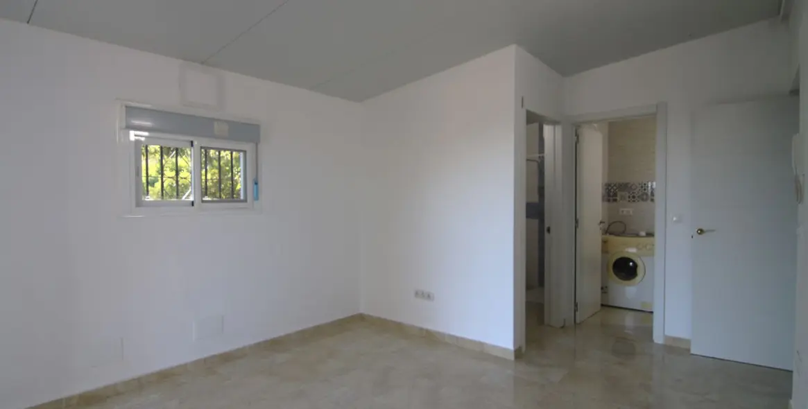 Продажа  отдельно стоящей виллы в Alora 23