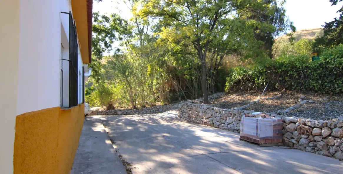 Продажа  отдельно стоящей виллы в Alora 26