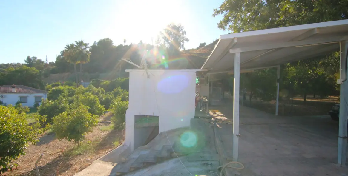 Продажа  отдельно стоящей виллы в Alora 28