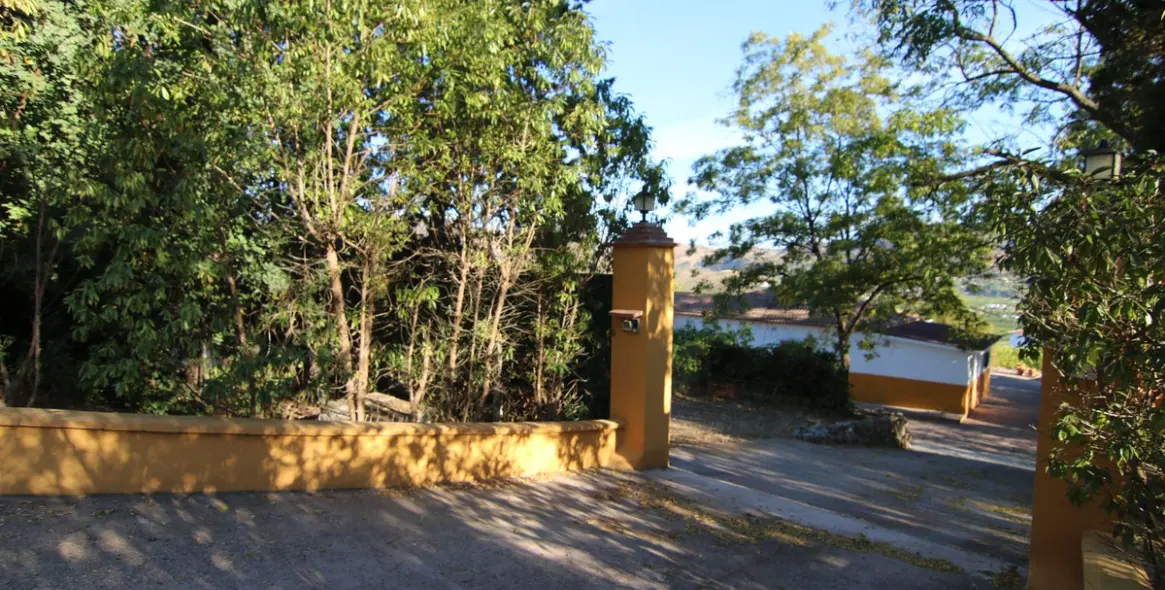 Продажа  отдельно стоящей виллы в Alora 34