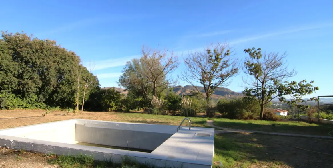 Продажа  отдельно стоящей виллы в Alora 39