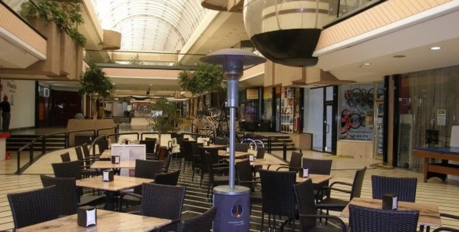 Sale of business in Puerto Banús 3