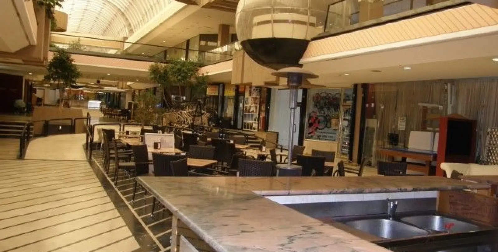 Sale of business in Puerto Banús 4