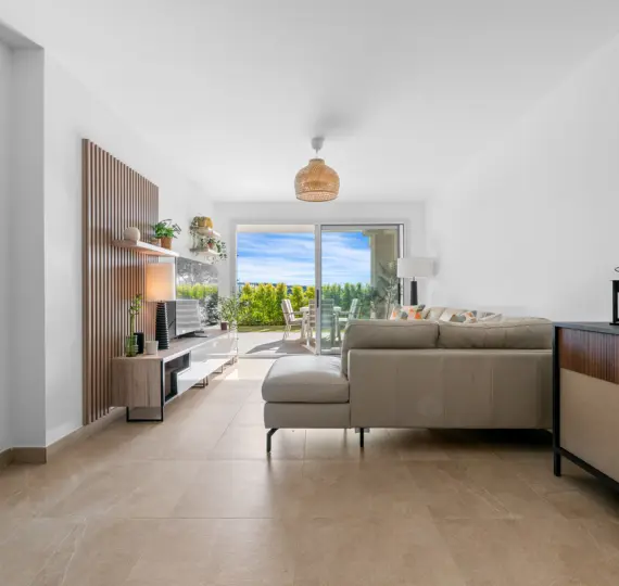 Апартаменты на первом этаже R5231131