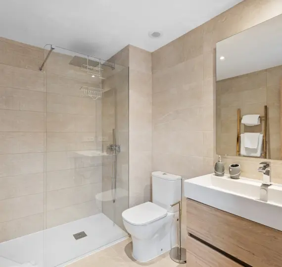 Апартаменты на первом этаже R5231131