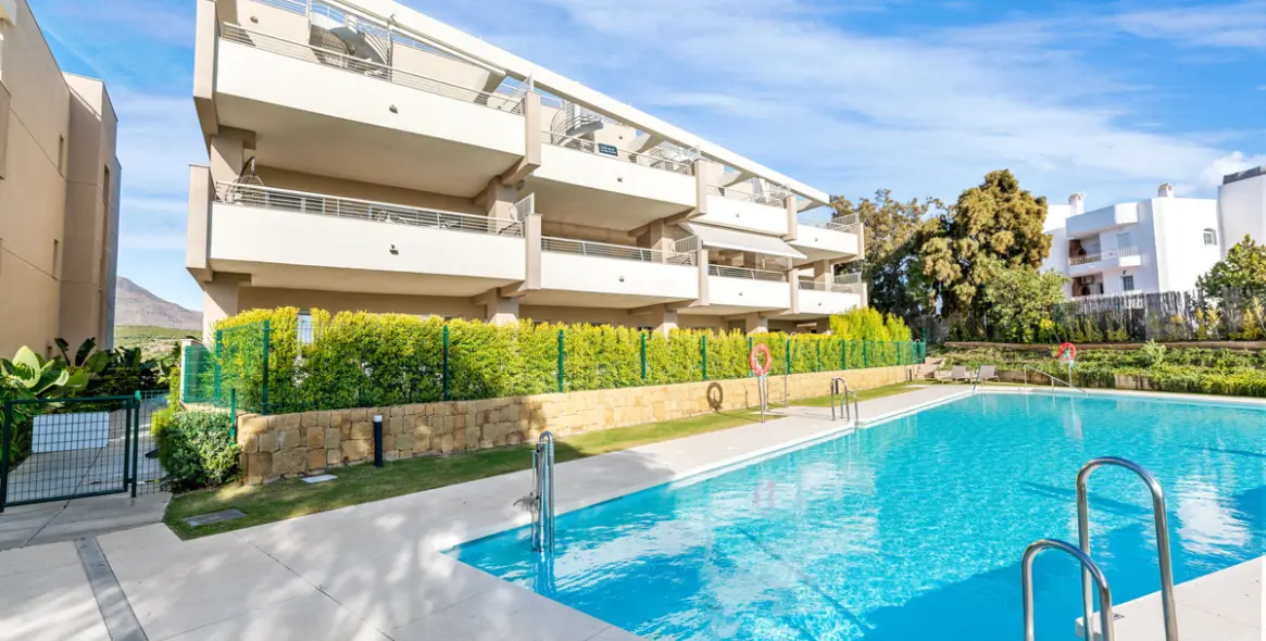 Sale of ground floor apartment in Estepona 13