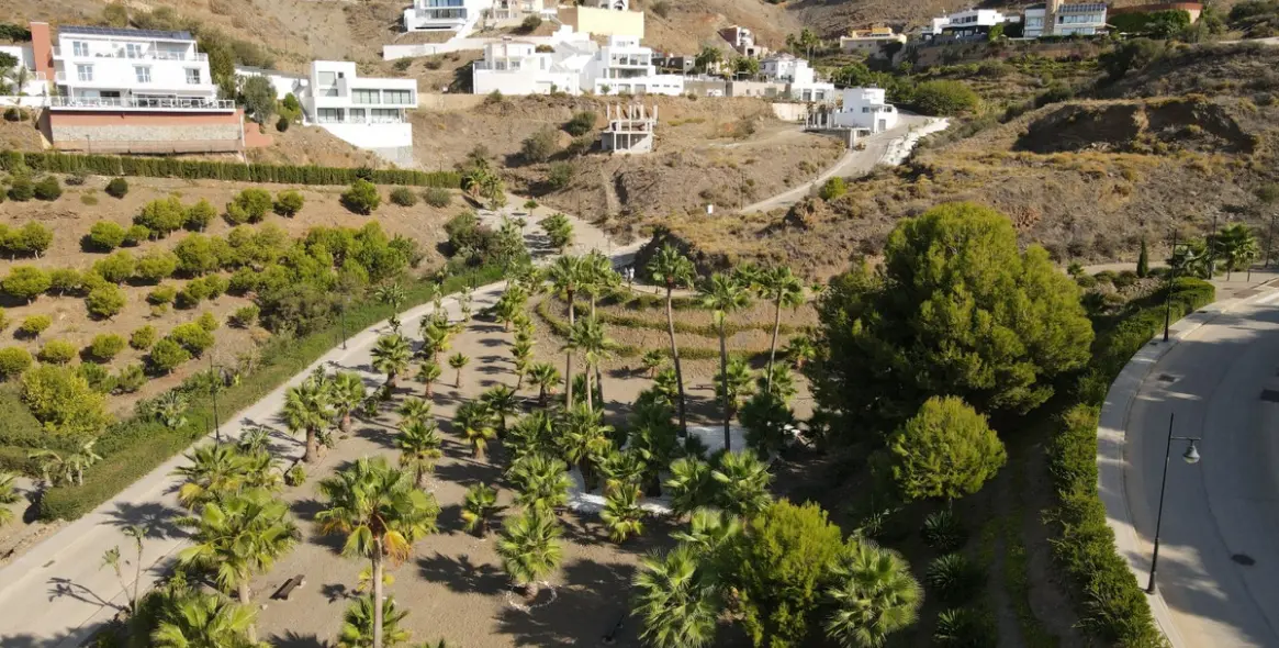 Sale of residential plot in Torrox 17