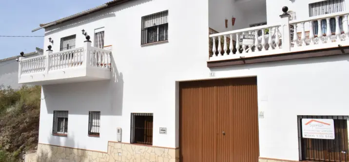 Sale of detached villa in La Viñuela 0