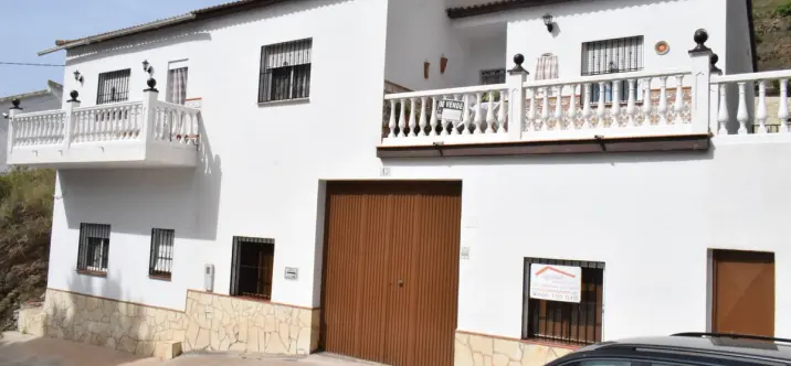 Sale of detached villa in La Viñuela 1