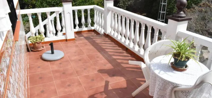 Sale of detached villa in La Viñuela 2