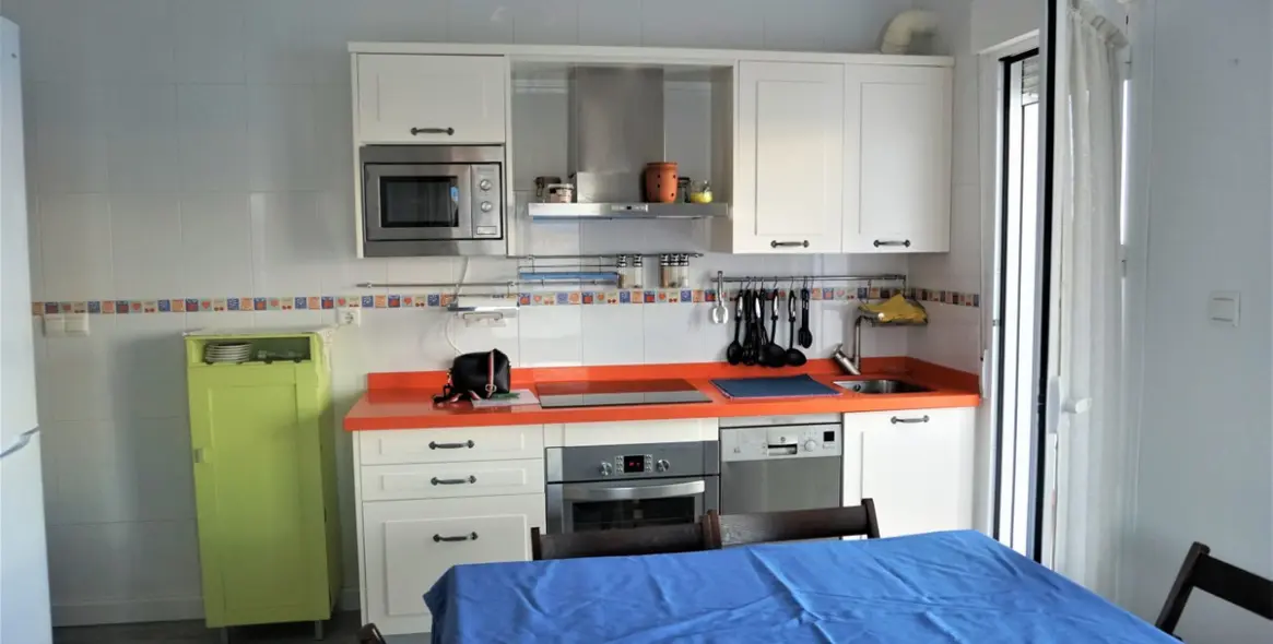 Sale of middle floor apartment in Caleta de Vélez 2
