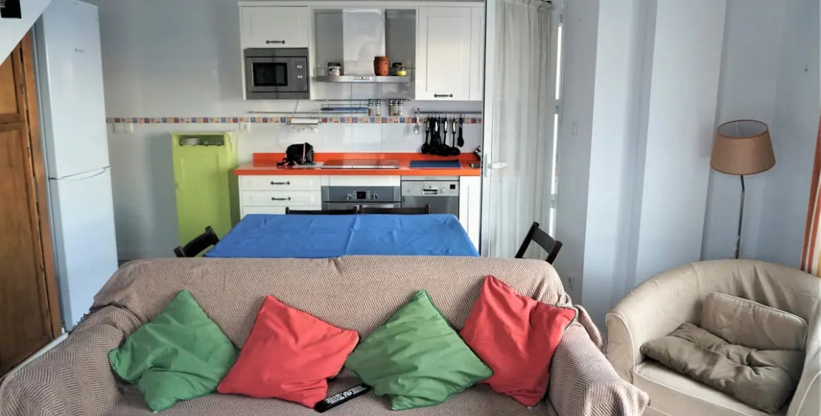 Sale of middle floor apartment in Caleta de Vélez 3