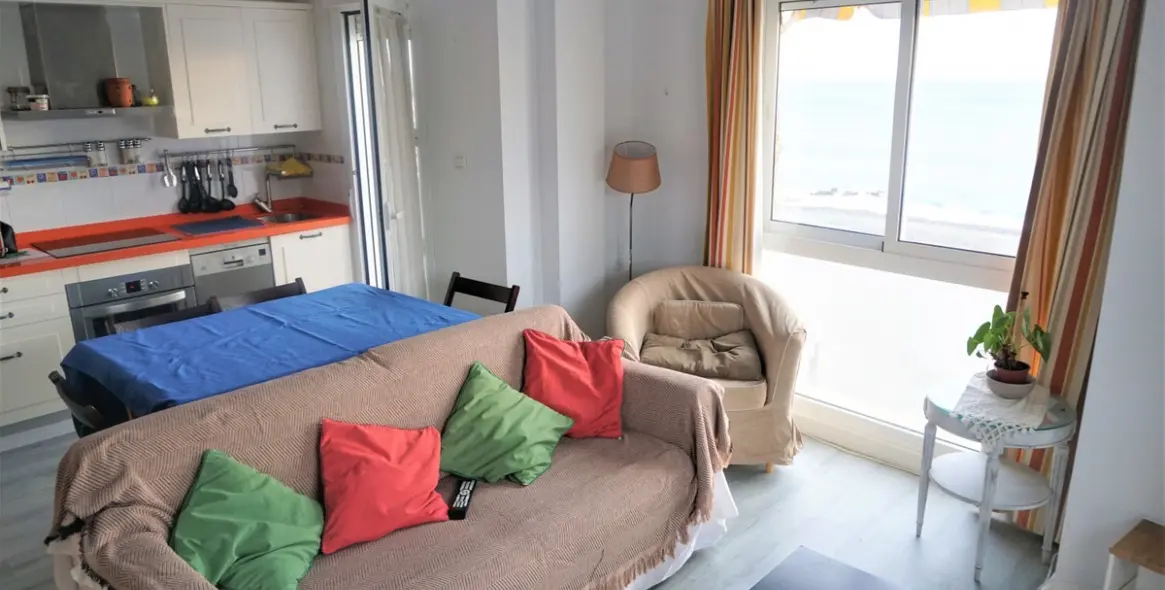 Sale of middle floor apartment in Caleta de Vélez 4