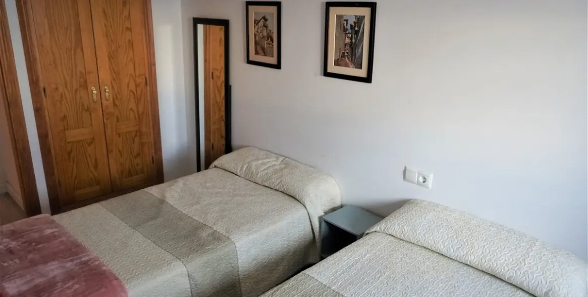 Sale of middle floor apartment in Caleta de Vélez 8