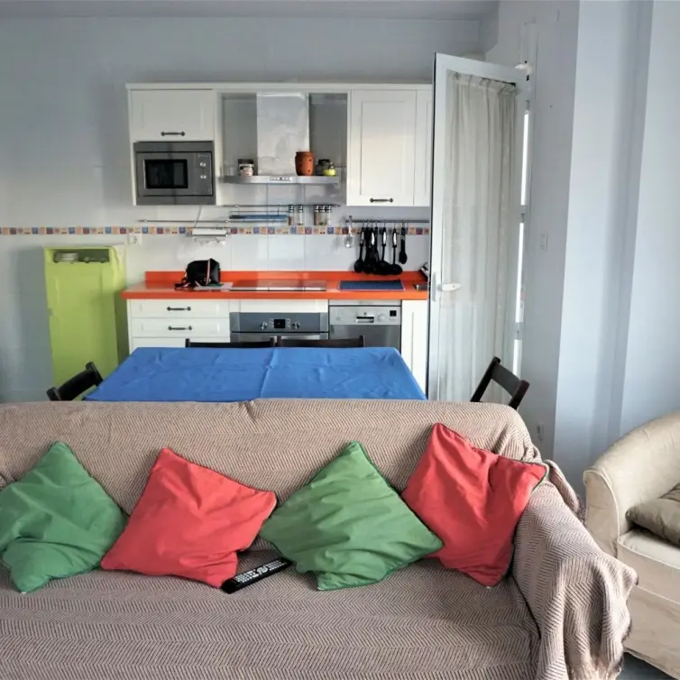 Sale of middle floor apartment in Caleta de Vélez