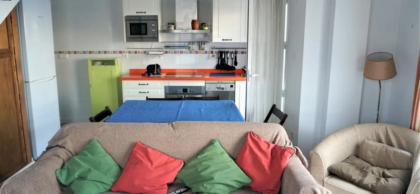 Sale of middle floor apartment in Caleta de Vélez 2